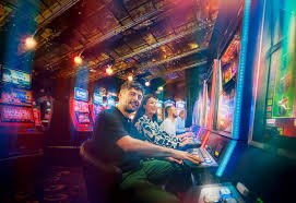 Featured Games lobby interface on slot microstar88 showing game tiles, category filters, and rotation schedule